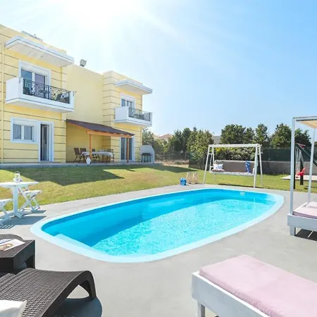 Villa Sunny Breeze Deluxe Villa Near Beach, Private Pool