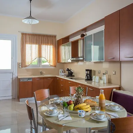Vilă Sunny Breeze Deluxe Near Beach, Private Pool Kremastí